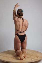 Karolina KNEELING POSE 